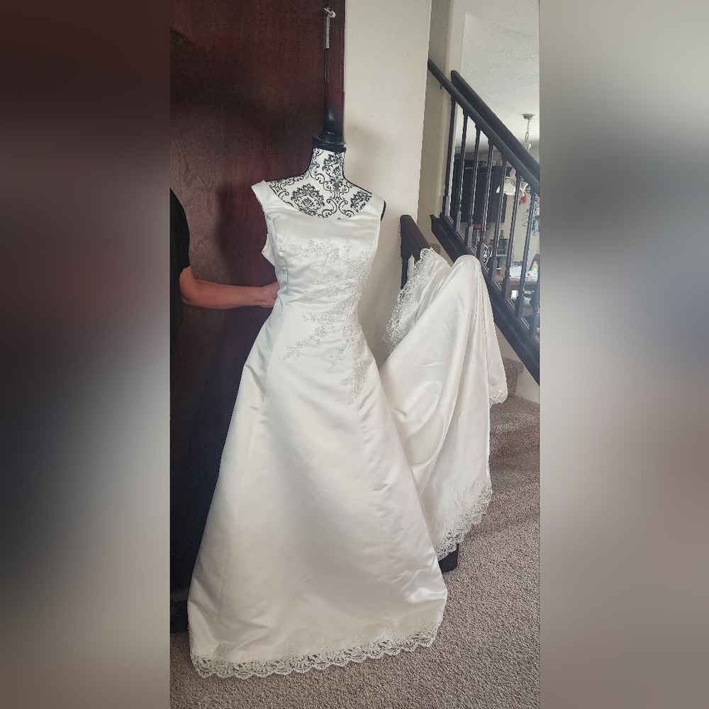 Elegant White Wedding Dress with Lace Trim